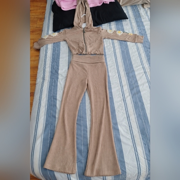 Other - Tan Ribbed Two-Piece Set with Floral Sleeves